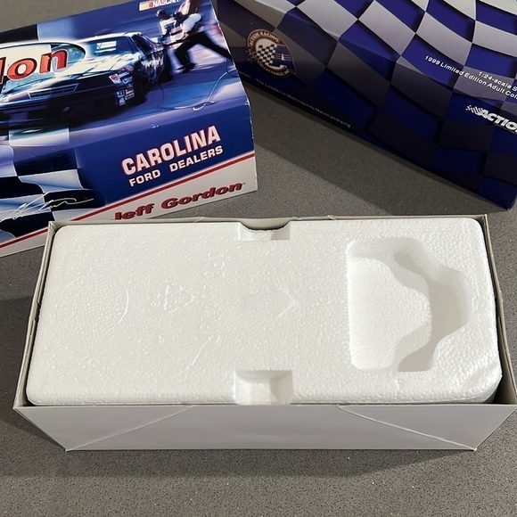 Jeff Gordon #1 Carolina Ford Dealers 1991 Throwback NASCAR 1:24 Diecast - Picture 6 of 10